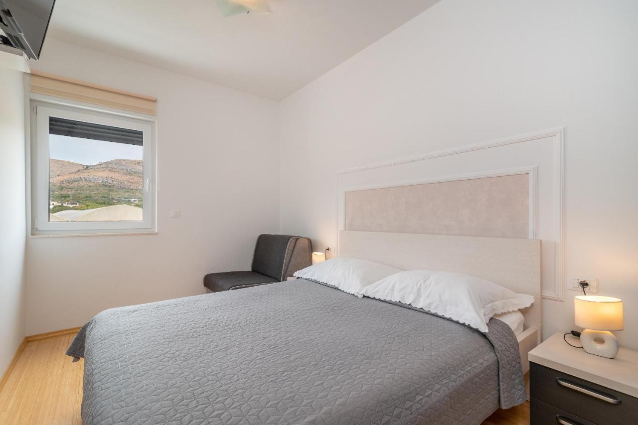 Apartman Lorena Traù Esterno foto