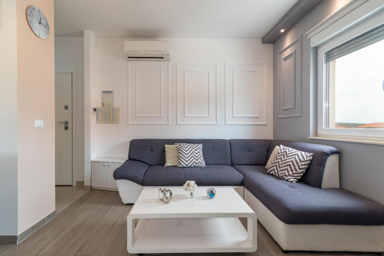 Apartman Lorena Traù Esterno foto