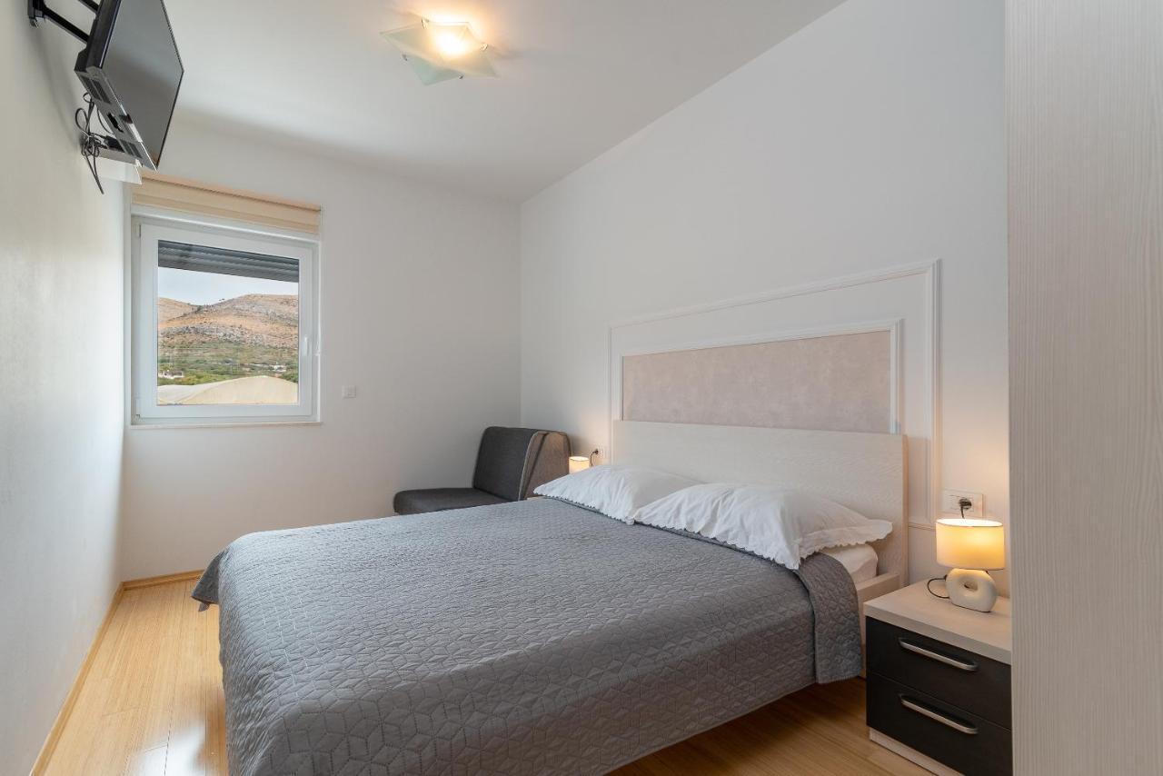 Apartman Lorena Traù Esterno foto
