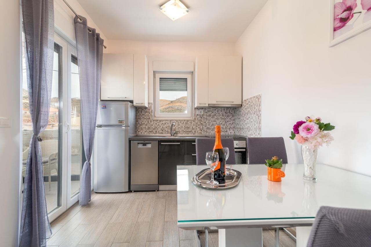 Apartman Lorena Traù Esterno foto