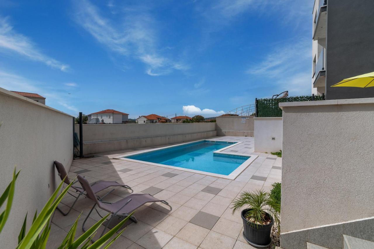 Apartman Lorena Traù Esterno foto