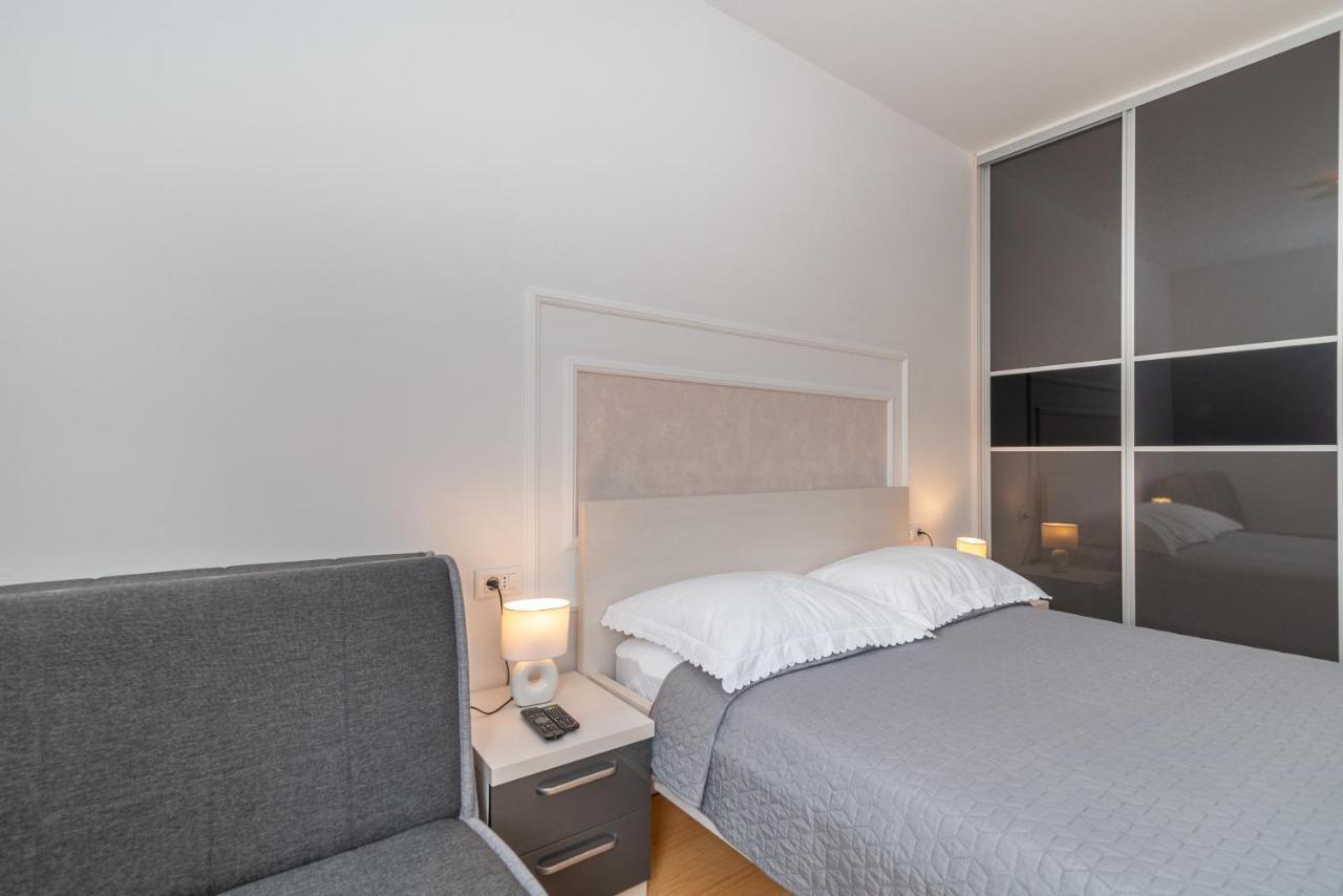 Apartman Lorena Traù Esterno foto