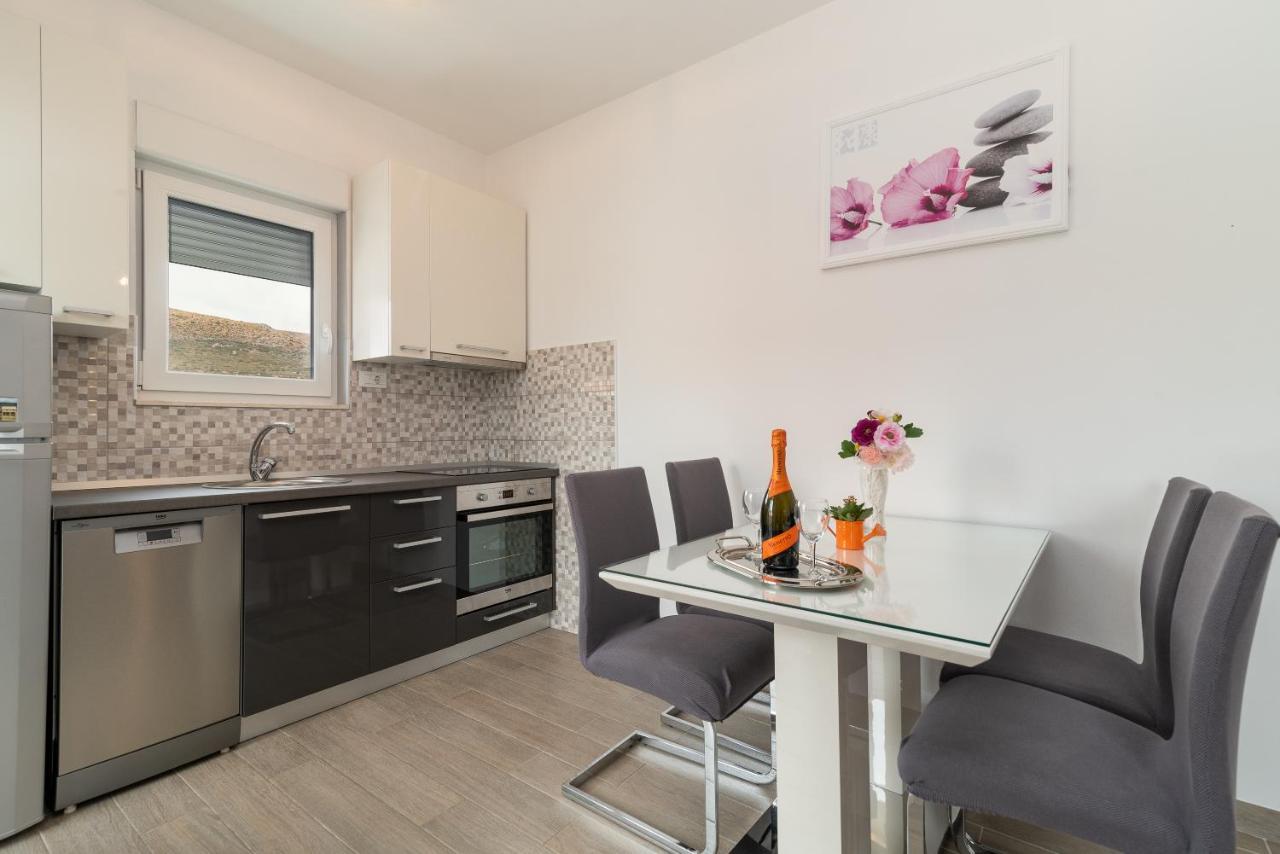 Apartman Lorena Traù Esterno foto