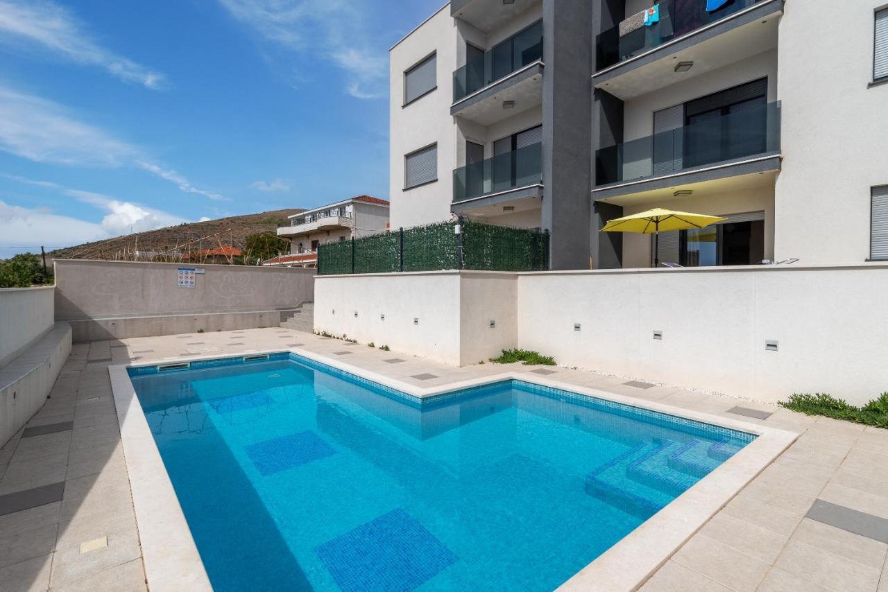 Apartman Lorena Traù Esterno foto